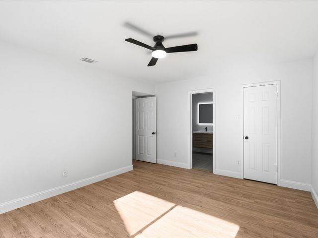 1952 Rambling Ridge Lane, Carrollton, TX 75007