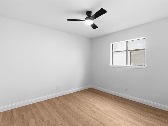 1952 Rambling Ridge Lane, Carrollton, TX 75007