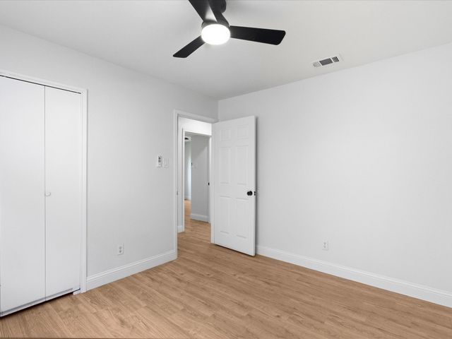 1952 Rambling Ridge Lane, Carrollton, TX 75007