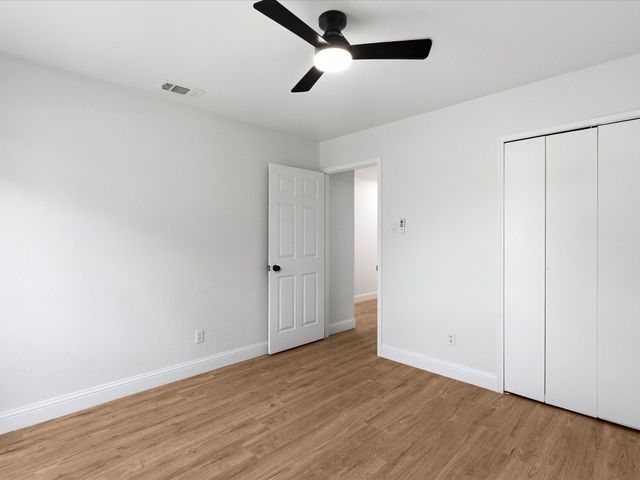 1952 Rambling Ridge Lane, Carrollton, TX 75007