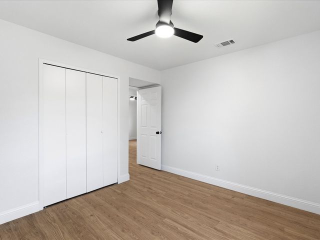 1952 Rambling Ridge Lane, Carrollton, TX 75007