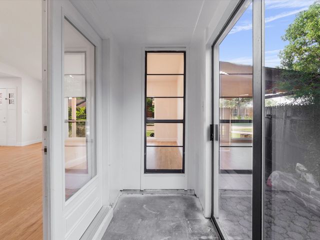 1952 Rambling Ridge Lane, Carrollton, TX 75007