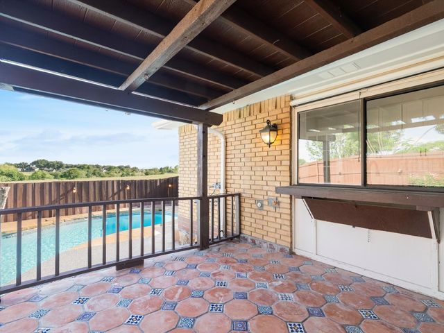 1952 Rambling Ridge Lane, Carrollton, TX 75007