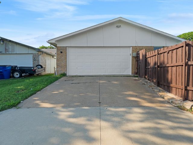 1952 Rambling Ridge Lane, Carrollton, TX 75007