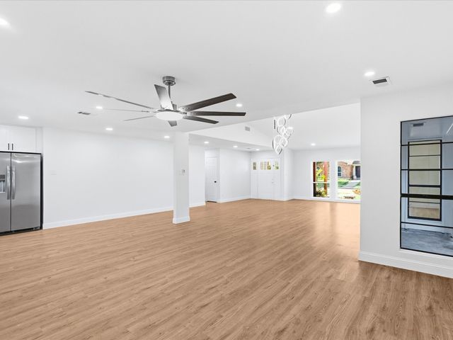 1952 Rambling Ridge Lane, Carrollton, TX 75007