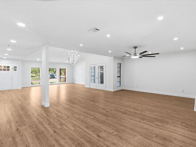 1952 Rambling Ridge Lane, Carrollton, TX 75007