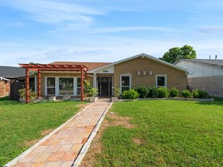 1952 Rambling Ridge Lane, Carrollton, TX 75007