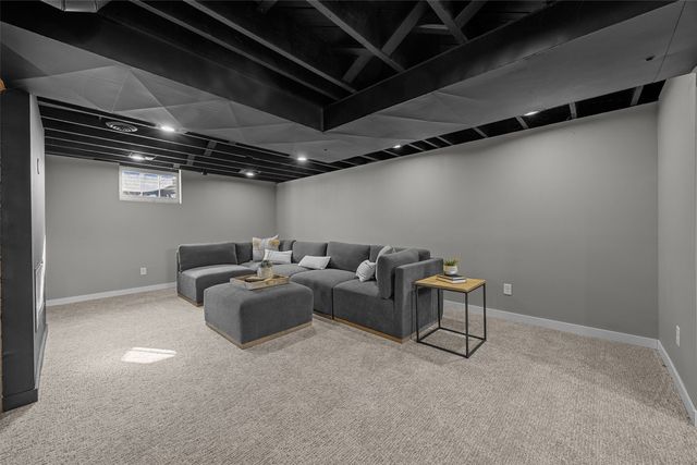 700 Memorial Drive SE, Cedar Rapids, IA 52403