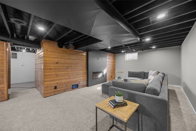 700 Memorial Drive SE, Cedar Rapids, IA 52403