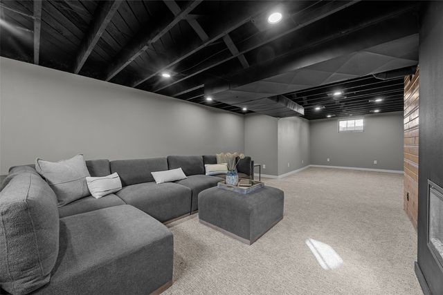 700 Memorial Drive SE, Cedar Rapids, IA 52403