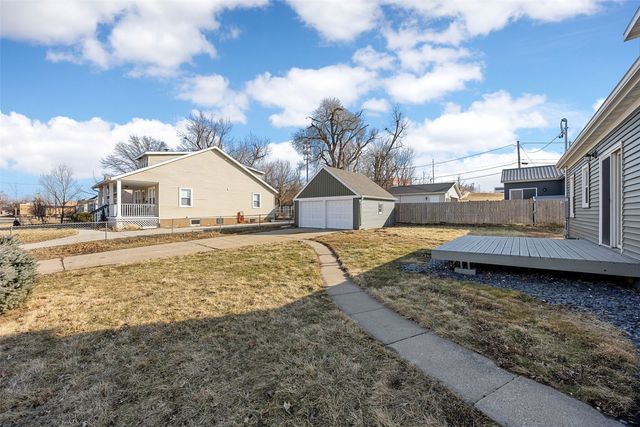 700 Memorial Drive SE, Cedar Rapids, IA 52403
