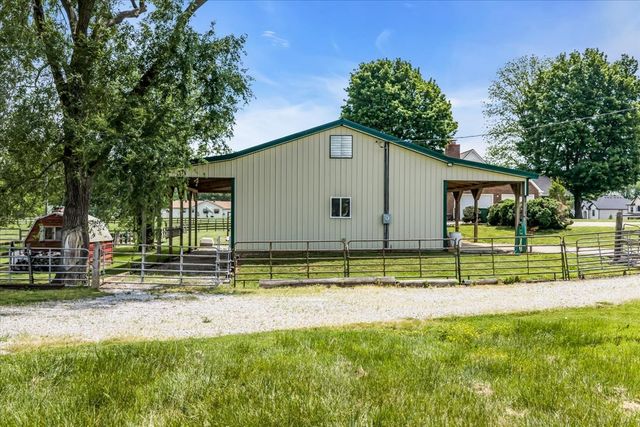1555 Charles Bell Rd, Clarksville, TN 37040