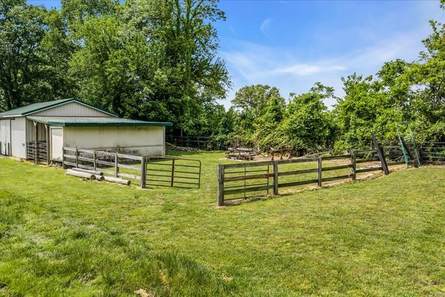 1555 Charles Bell Rd, Clarksville, TN 37040
