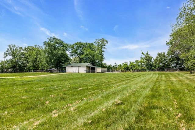 1555 Charles Bell Rd, Clarksville, TN 37040