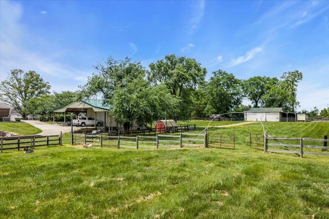 1555 Charles Bell Rd, Clarksville, TN 37040