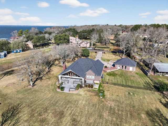 181 Mallard Point, Livingston, TX 77351