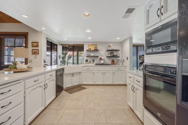 3321 S Stevenson Court, Visalia, CA 93277