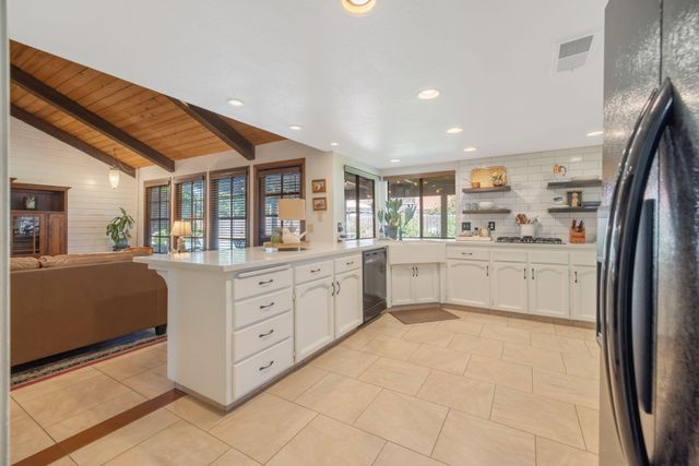 3321 S Stevenson Court, Visalia, CA 93277