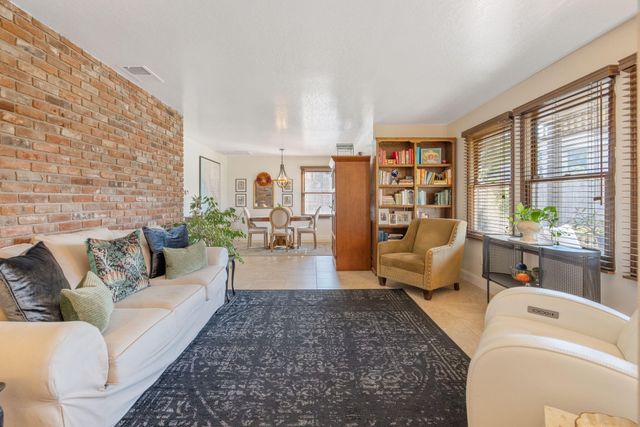 3321 S Stevenson Court, Visalia, CA 93277