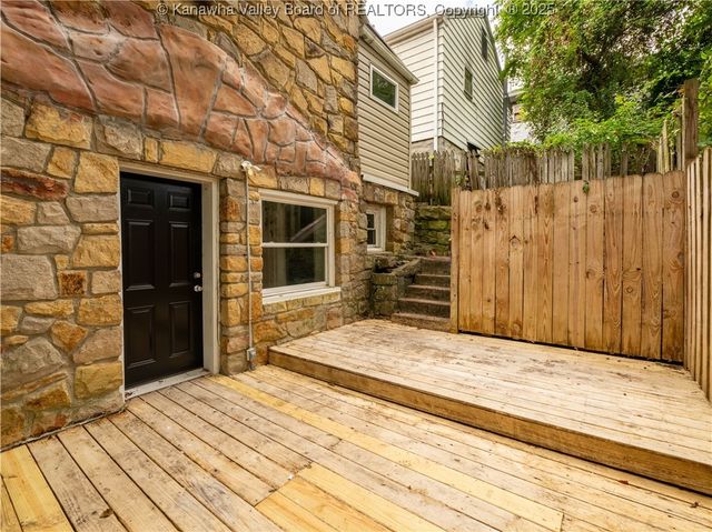 1102 Rosalie Drive, Charleston, WV 25302