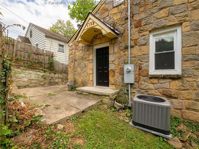 1102 Rosalie Drive, Charleston, WV 25302
