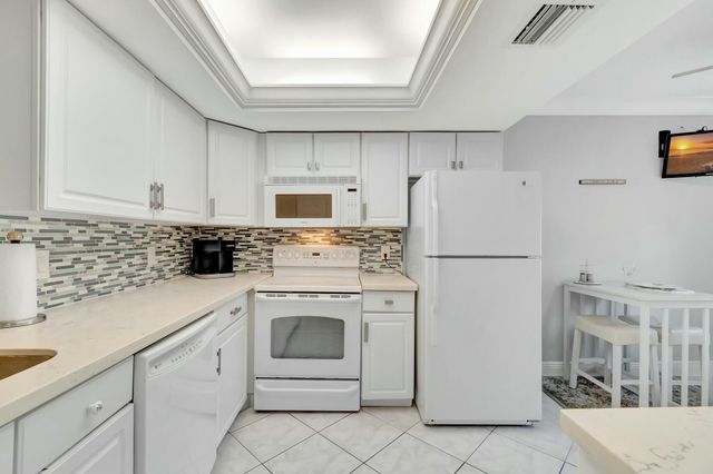 14823 Cumberland Drive 202, Delray Beach, FL 33446