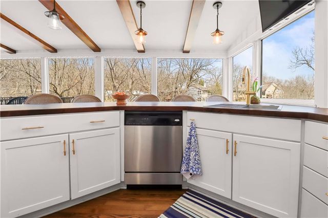 76 R Street, Lee's Summit, MO 64086