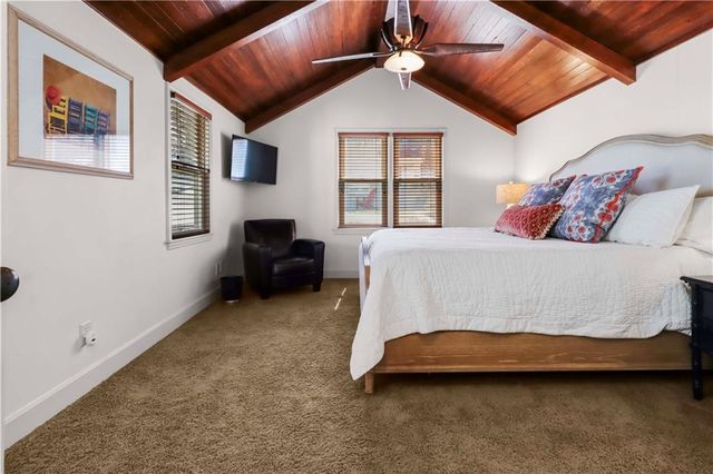 76 R Street, Lee's Summit, MO 64086