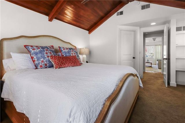 76 R Street, Lee's Summit, MO 64086