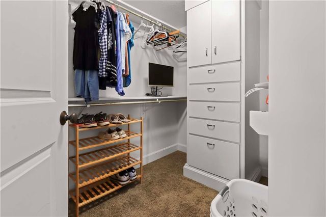 76 R Street, Lee's Summit, MO 64086