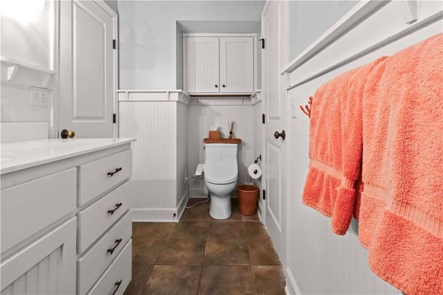 76 R Street, Lee's Summit, MO 64086