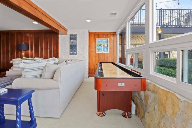 76 R Street, Lee's Summit, MO 64086