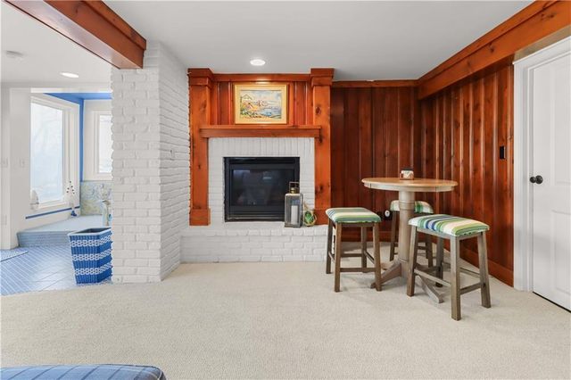 76 R Street, Lee's Summit, MO 64086