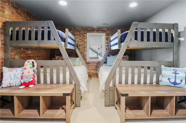 76 R Street, Lee's Summit, MO 64086