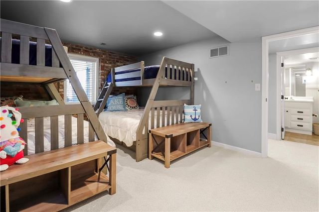 76 R Street, Lee's Summit, MO 64086