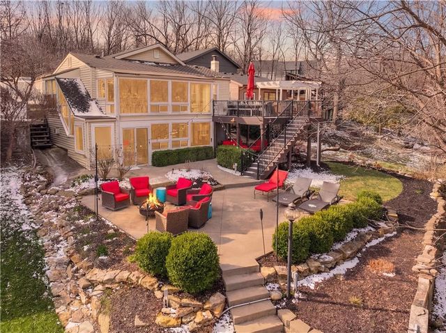 76 R Street, Lee's Summit, MO 64086