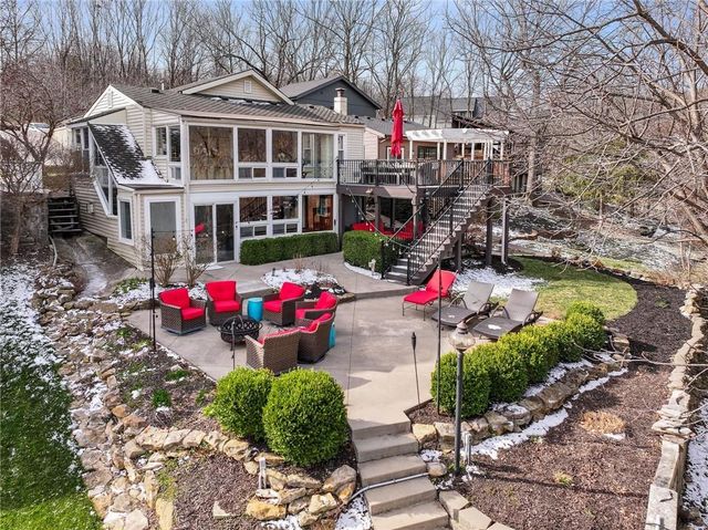 76 R Street, Lee's Summit, MO 64086