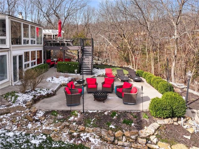 76 R Street, Lee's Summit, MO 64086