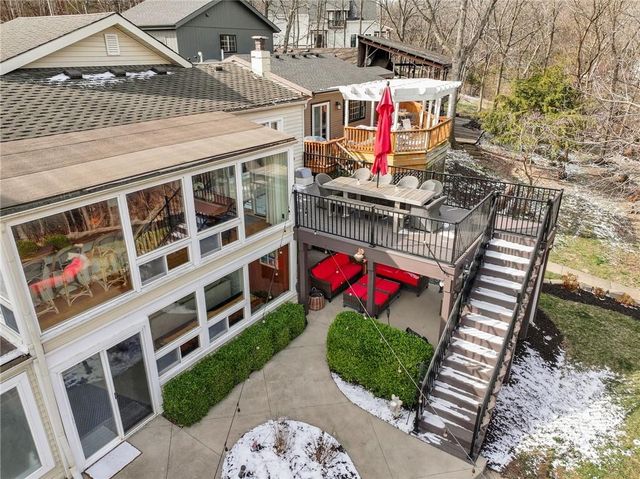 76 R Street, Lee's Summit, MO 64086