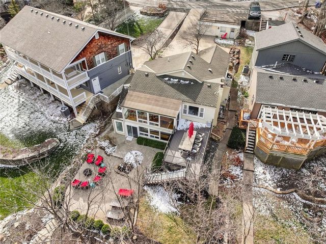 76 R Street, Lee's Summit, MO 64086