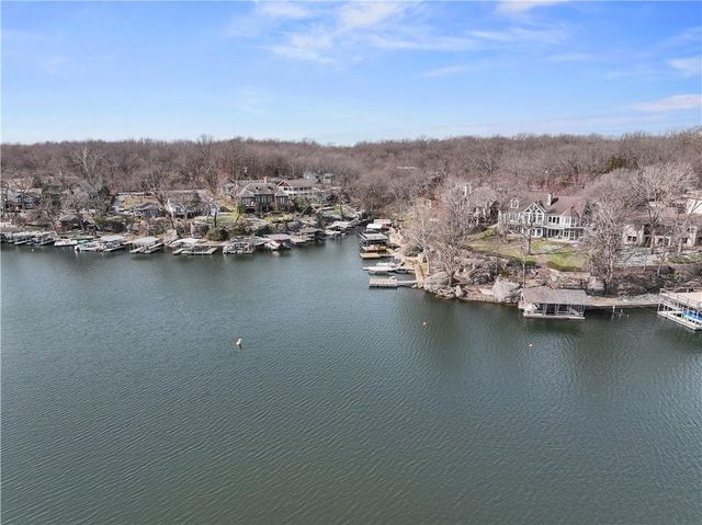 76 R Street, Lee's Summit, MO 64086