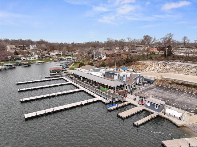 76 R Street, Lee's Summit, MO 64086