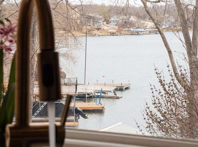 76 R Street, Lee's Summit, MO 64086