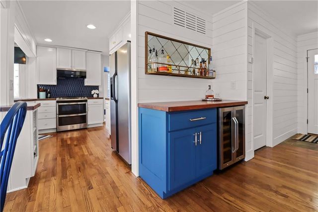 76 R Street, Lee's Summit, MO 64086