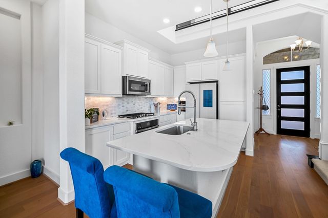 303 Cartwheel BND, Austin, TX 78738