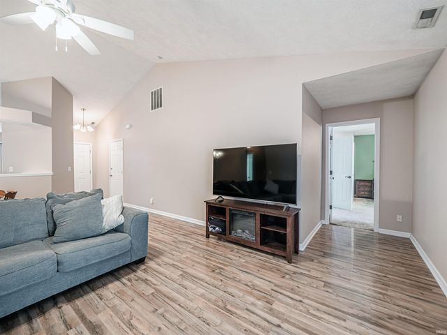 320 Hunters Green, Evansville, IN 47711