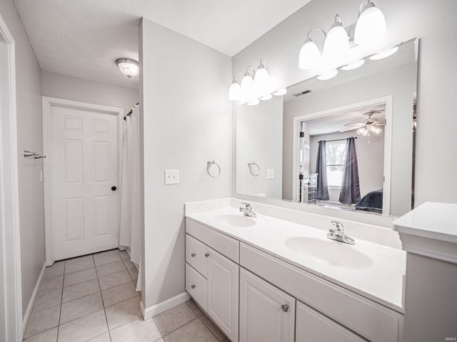 320 Hunters Green, Evansville, IN 47711