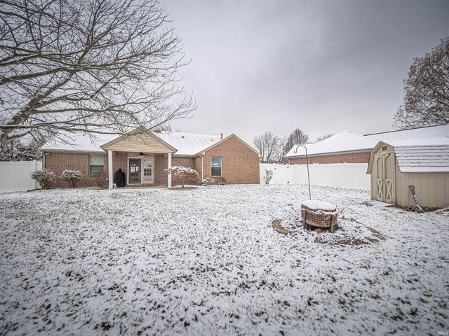 320 Hunters Green, Evansville, IN 47711