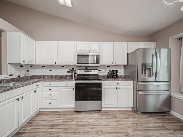 320 Hunters Green, Evansville, IN 47711