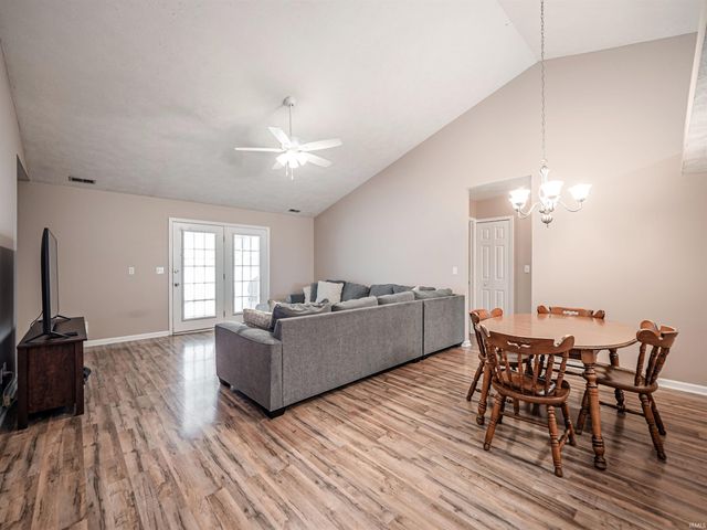 320 Hunters Green, Evansville, IN 47711